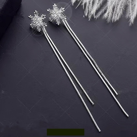 🌼 Snowflake Stud Tassel Earrings Silver Tone - Picture 2 of 4